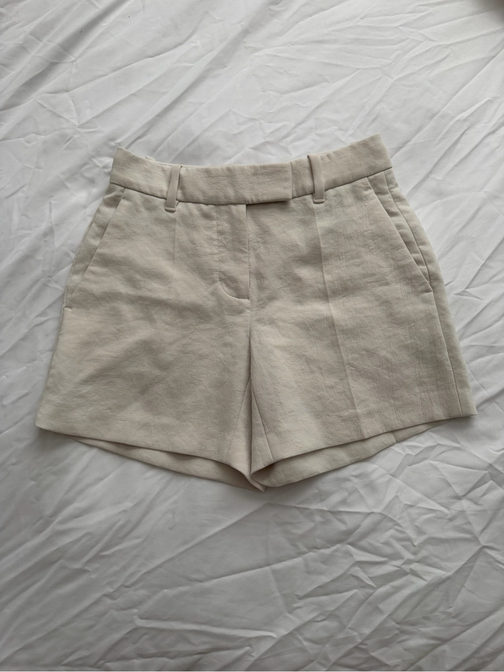 Wilfred Cream Mid-Rise Shorts